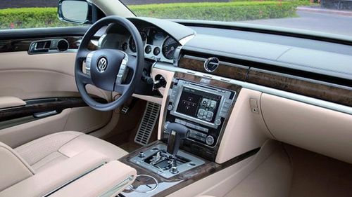 Nowy Volkswagen Phaeton - auto, które czyta znaki drogowe 1
