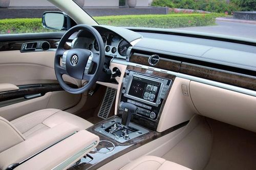 Nowy Volkswagen Phaeton - auto, które czyta znaki drogowe