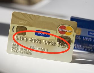 Masz wypukłe numery na karcie kredytowej? Za granicą mogą zrobić różnicę
