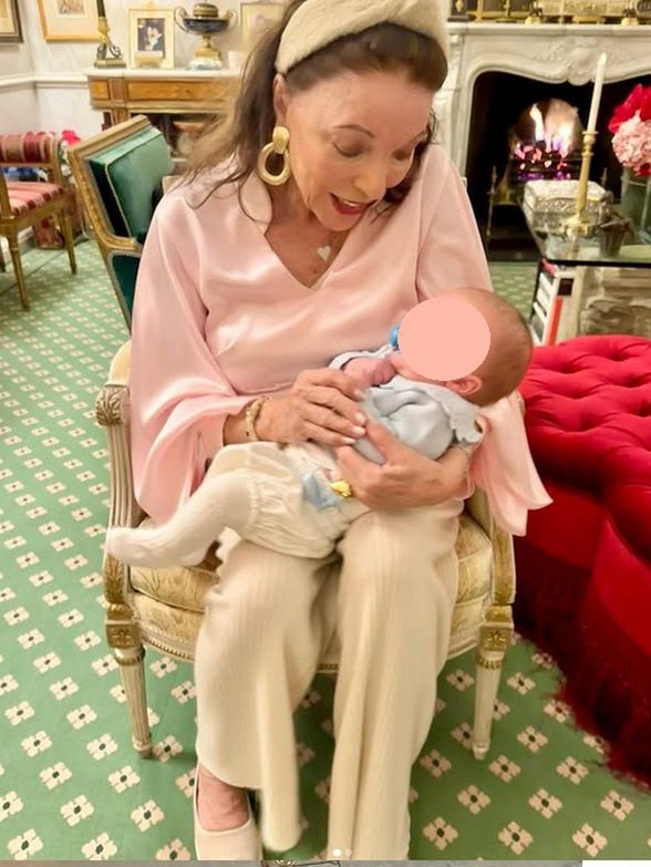 Joan Collins nieodmiennie zachwyca 