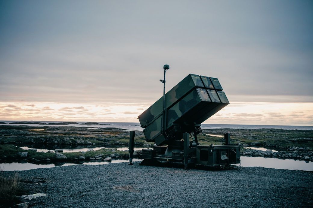 NASAMS może strzelać trzema rodzajami amunicji: podstawowym, którym jest naprowadzany radarowo AIM-120 AMRAAM, a także AIM-9X Sidewinder Block II i AMRAAM-ER