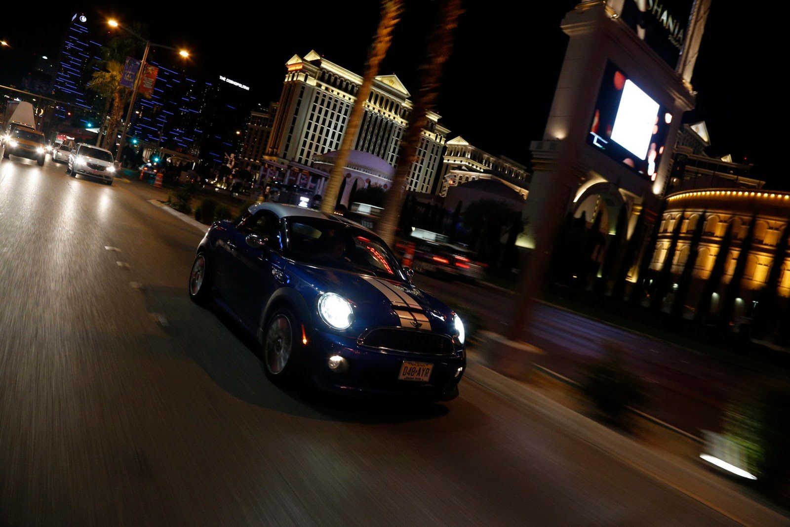 Galeria Mini jako celebracja sprzedaży półmilionowego egzemplarza w USA 238