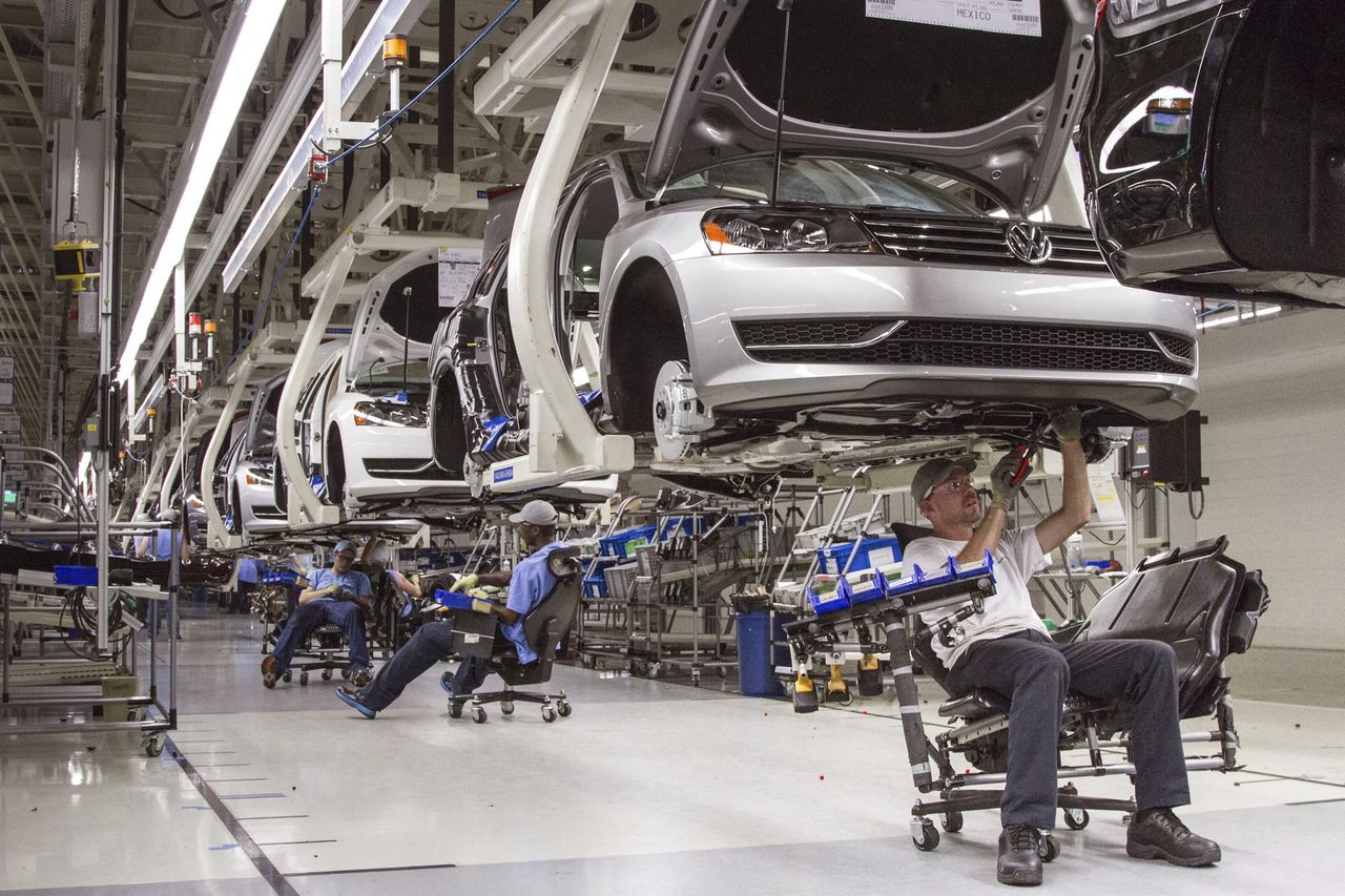 W Niemczech zwolnienia, w Stanach podwyżki. Volkswagen nie miał wyjścia