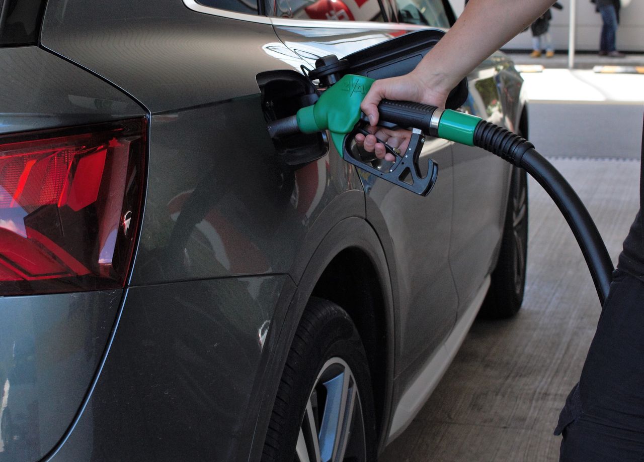 Tankowanie paliwa. Czy warto inwestować w paliwa premium?