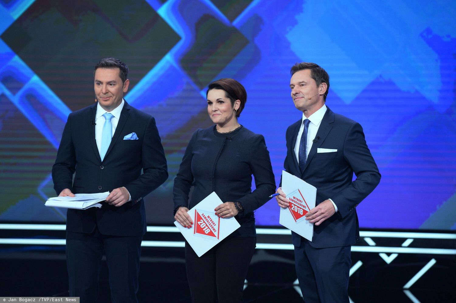 Studio wyborcze TVP - wybory samorz?dowe 2018
Fot. Jan Bogacz / TVP / East News  Studio wyborcze TVP - wybory samorzadowe 2018  N/z: Michal Adamczyk, Edyta Lewandowska, Krzysztof Ziemiec
Jan Bogacz