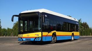 Wodorowe autobusy wyjeżdżają na ulice Płocka. Pierwszy pojazd dotarł do zajezdni