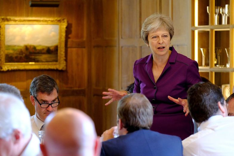 Theresa May podczas posiedzenia rządu w Chequers