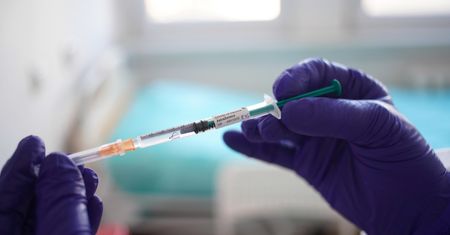 Nawet siedem lat więzienia za plotki o szczepionkach
