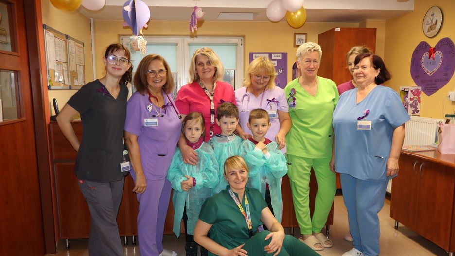 Maluchy z Ochronki Sióstr Służebniczek na Oddziale Wcześniaków gorlickiego szpitala