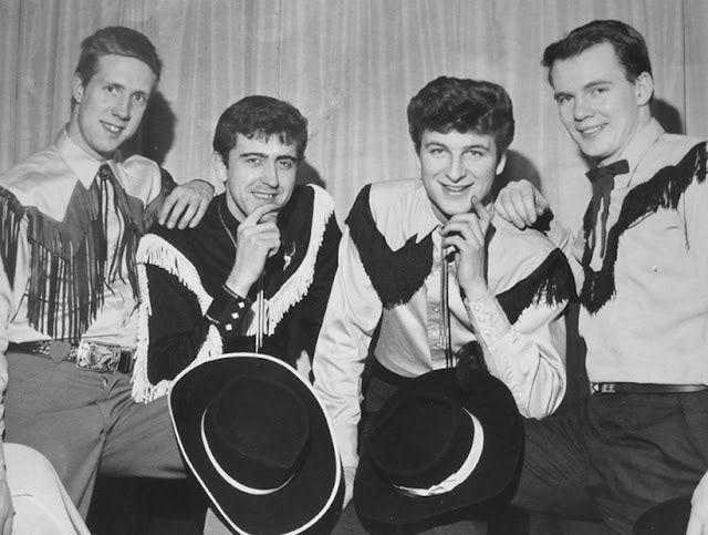 Mike Berry (po lewej) z grupą The Outlaws w 1962 roku