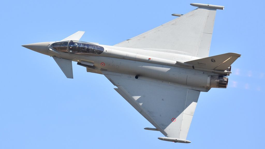 Myśliwiec Eurofighter Typhoon.