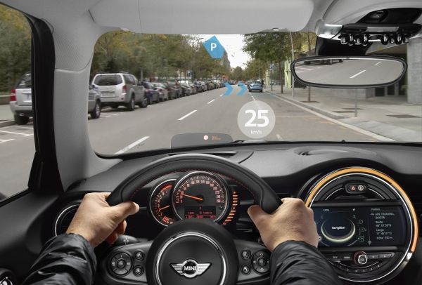 Mini Augmented Vision: samochód z własnym Google Glass. Kierowca z goglami rozszerzonej rzeczywistości 2