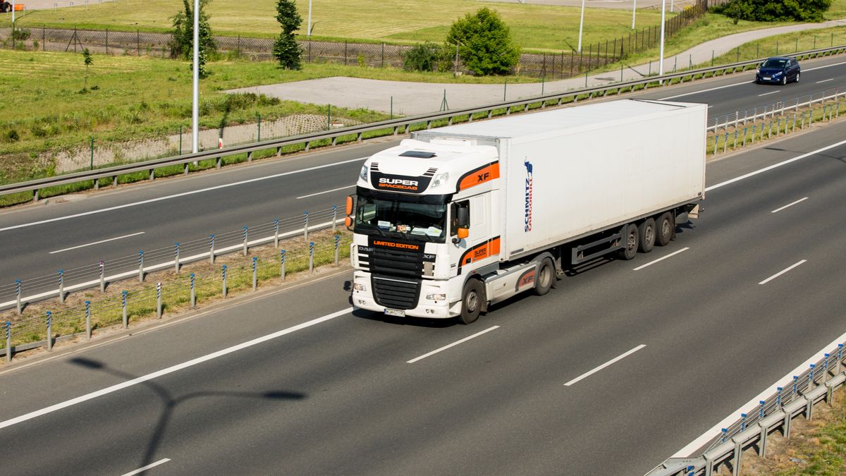 Polskie ciężarówki wróciły na europejskie drogi. Ruch jak przed pandemią.