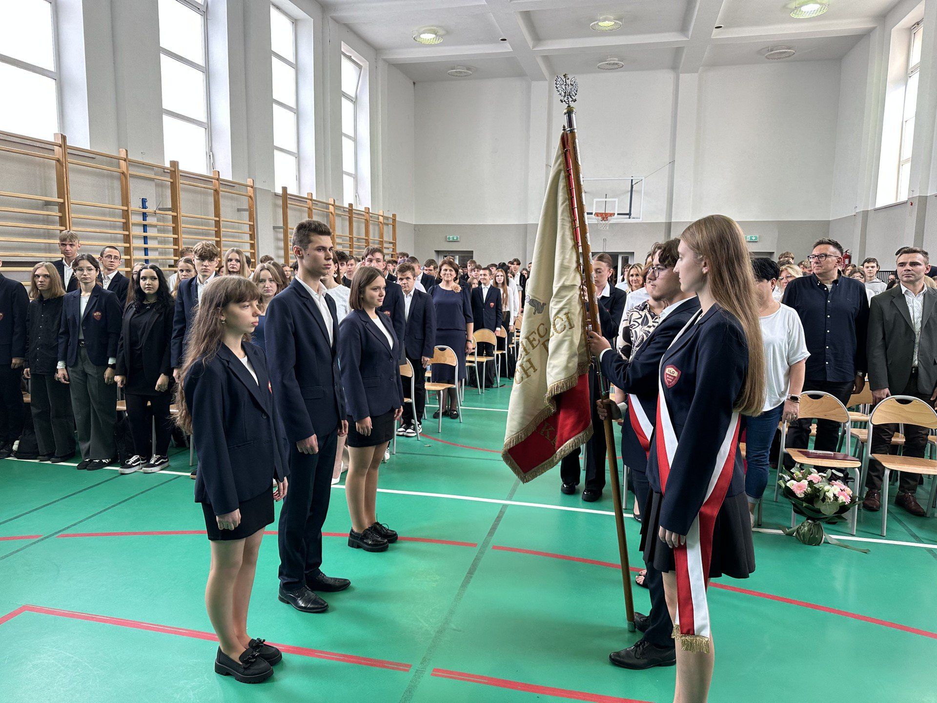 Podziękowania dla uczniów II LO i przekazanie sztandaru szkoły