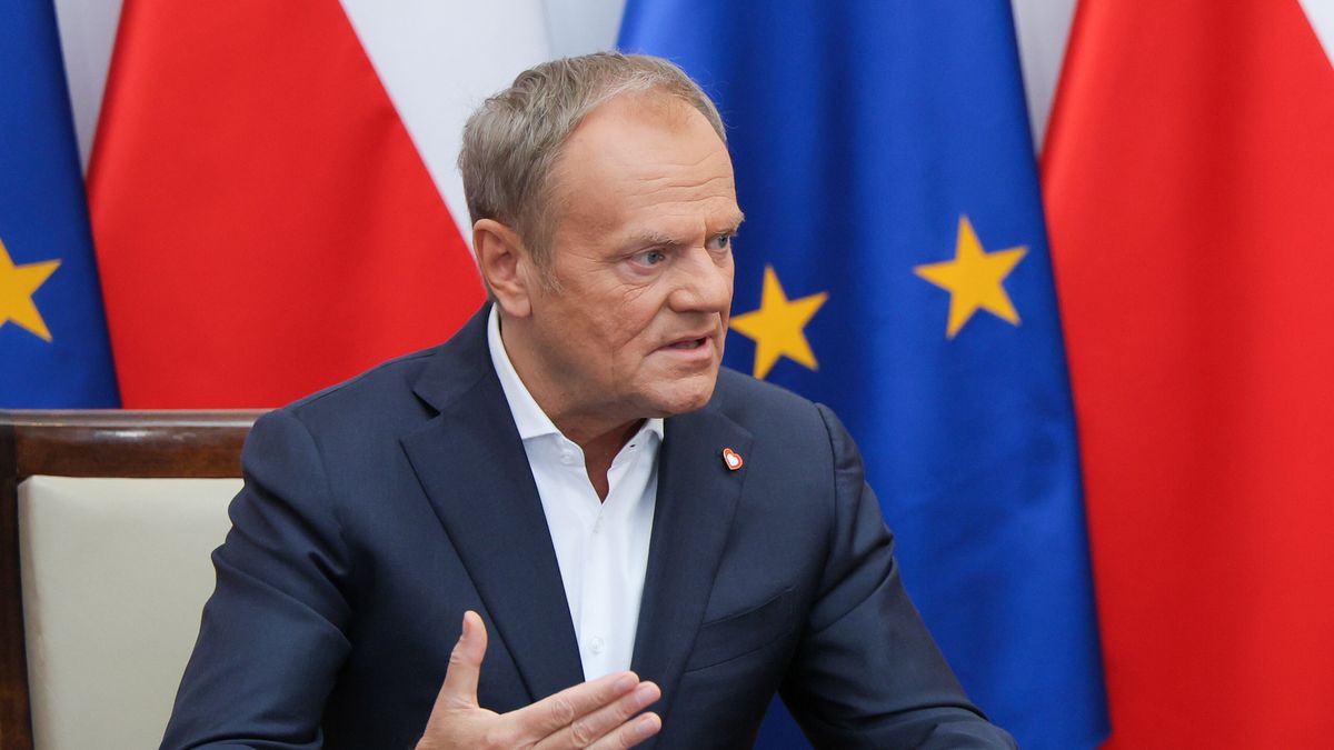 Donald Tusk
Warszawa, 08.04.2025. Premier Donald Tusk na spotkaniu z przedstawicielami bran�y motoryzacyjnej w siedzibie KPRM w Warszawie, 8 bm. (jm) PAP/Pawe� Supernak
Pawe� Supernak
bra�a motoryzacyjna, KPRM, polityka, spotkanie, ameryka�skie, USA, c�a, konsultacje, polityk