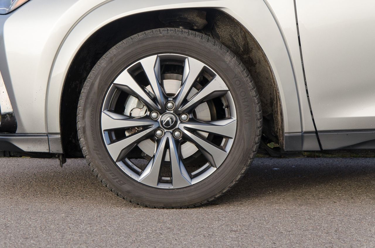 Lexus UX 300h AWD