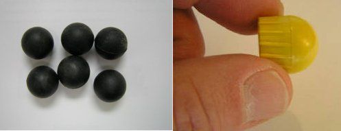 Po lewej typowa gumowa amunicja, po prawej pocisk szokowy nowej generacji 