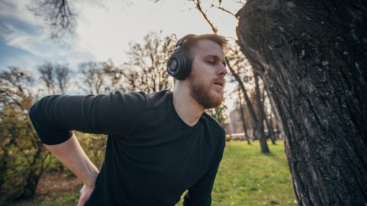 Ból brzucha promieniujący do pleców może ostrzegać o raku. Lekarz apeluje