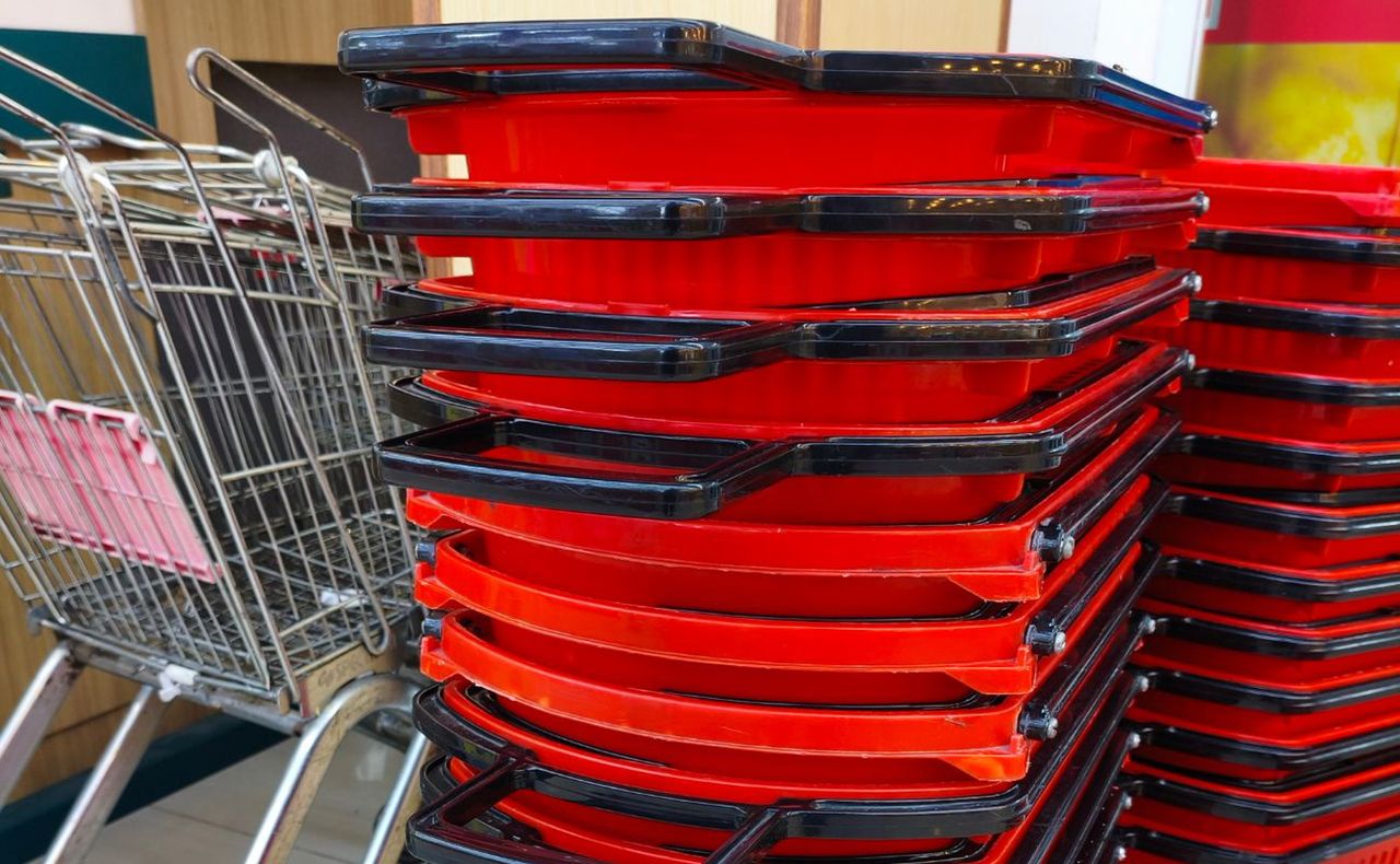 Obowiązkowy koszyk? Właściciel sklepu ma prawo tego wymagać od klientów