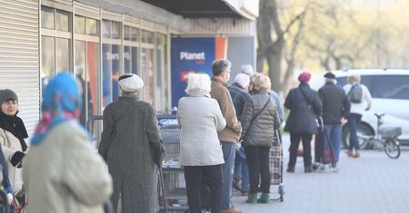 Opaski bezpieczeństwa i zakupy pod drzwi. Rząd chce pomóc emerytom