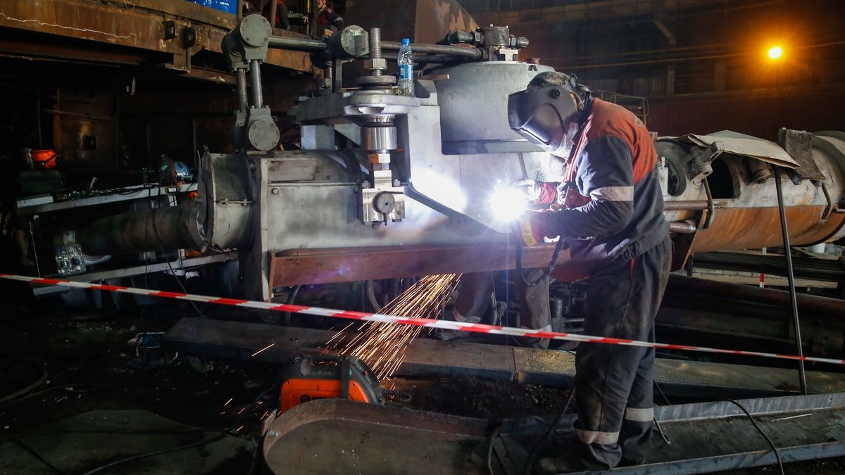 Dane GUS mówią, że spadła produkcja przemysłowa w III kwartale tego roku 