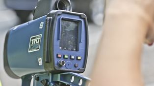 Minęli patrol policji i wcisnęli gaz. Obaj stracili prawa jazdy