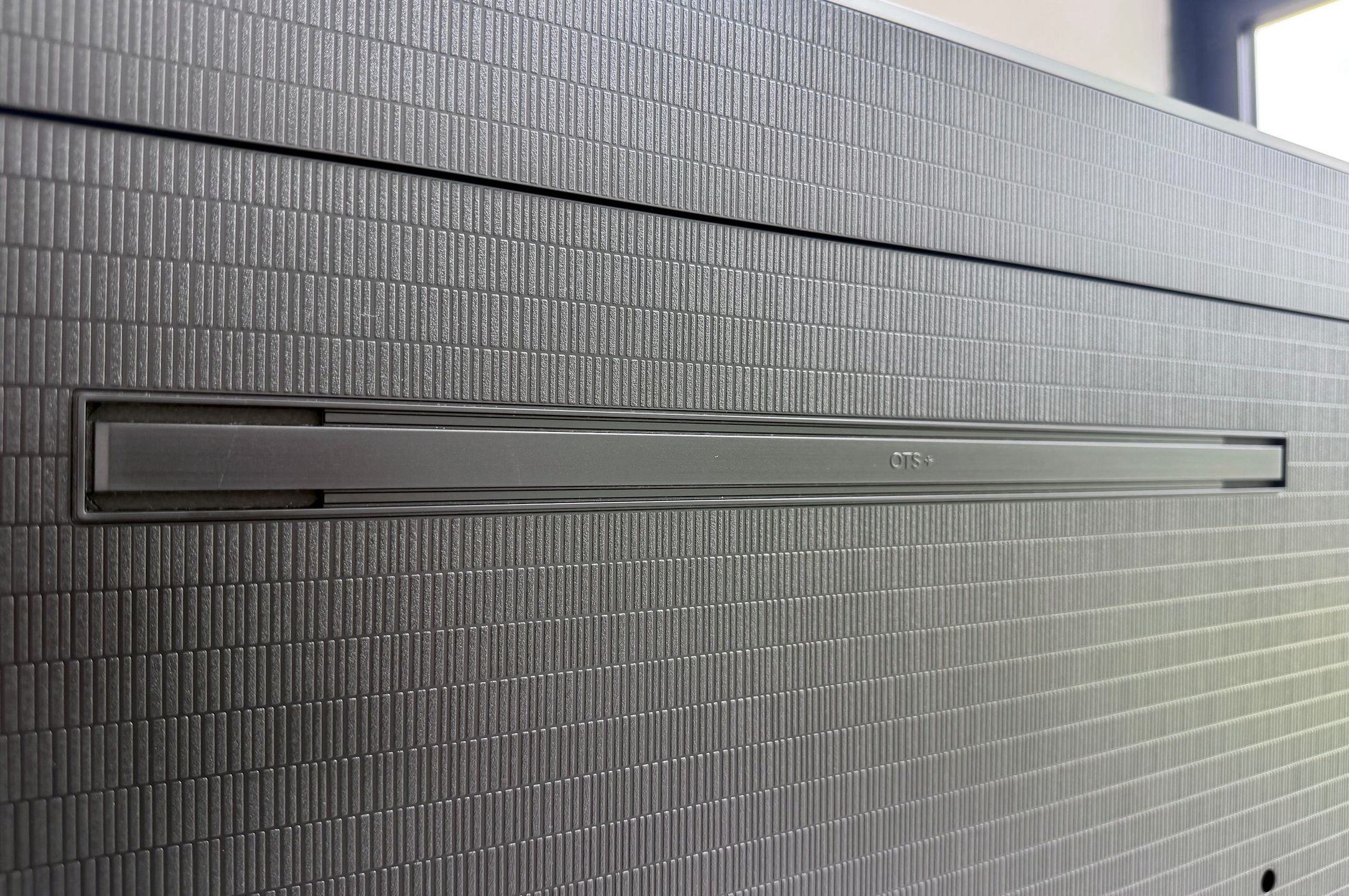 Samsung OLED S99H - głośnik niskotonowy