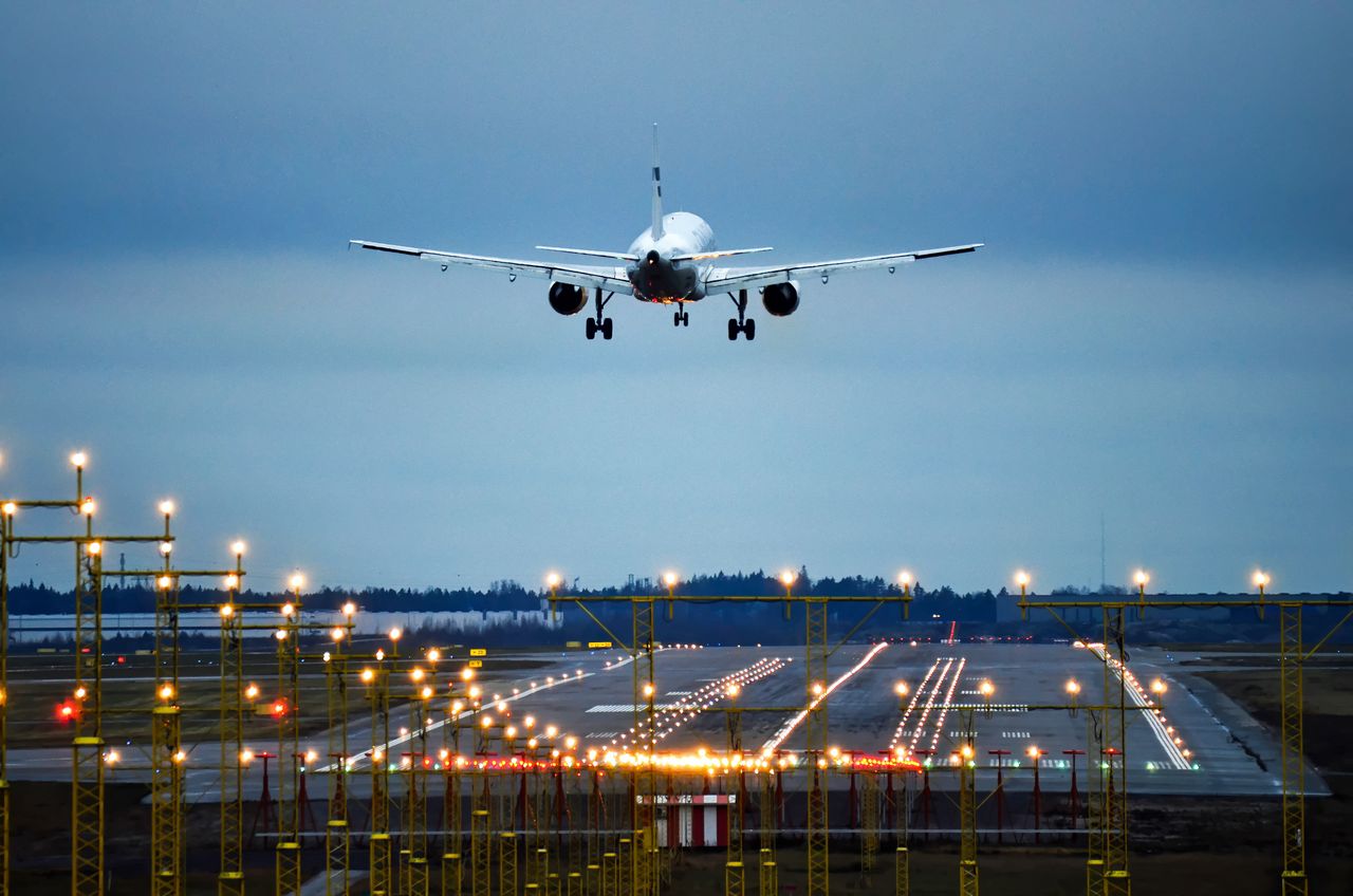 Koronawirus. Rząd utrzymał zakaz lotów do czterech krajów. WizzAir w ostatniej chwili odwoływały loty