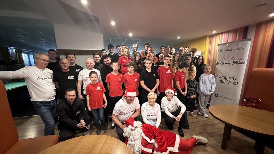 Mikołajkowy Turniej Strażacki w kręgle zorganizowany został 6 grudnia na kręgielni Black w Wieluniu