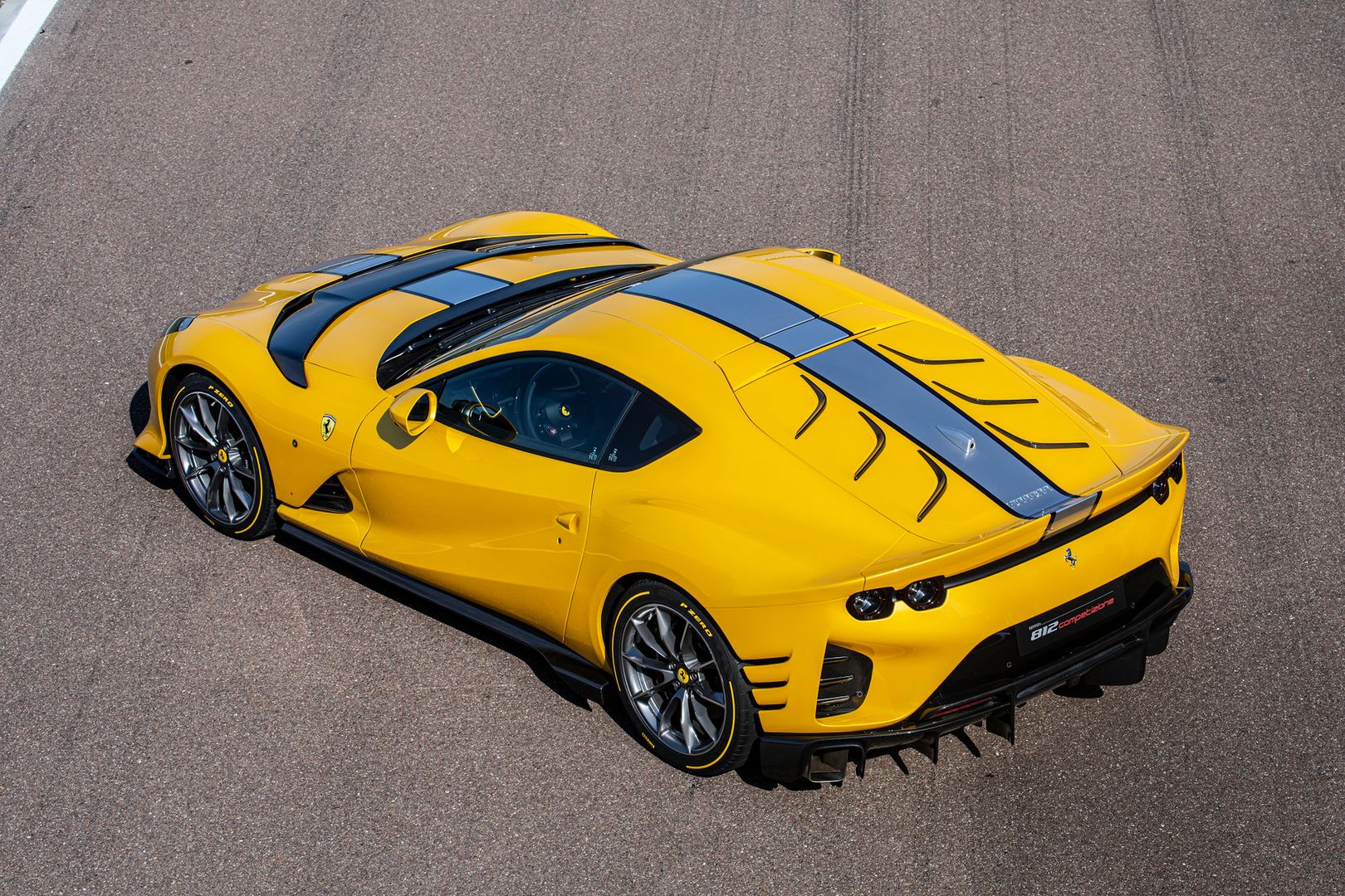 Ferrari 812 Competizione (2021)