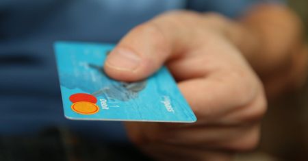 Oszustwo na pracownika banku - ostrowczanin stracił 69000 złotych
