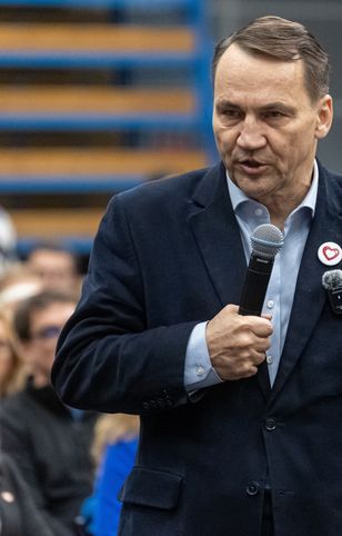 Sikorski komentuje decyzję Bidena ws. rakiet. "Siła odstrasza"⁠