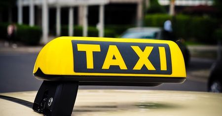 W Ostrowcu nowe oznaczenia taksówek. Sprawdź jak będą wyglądać samochody