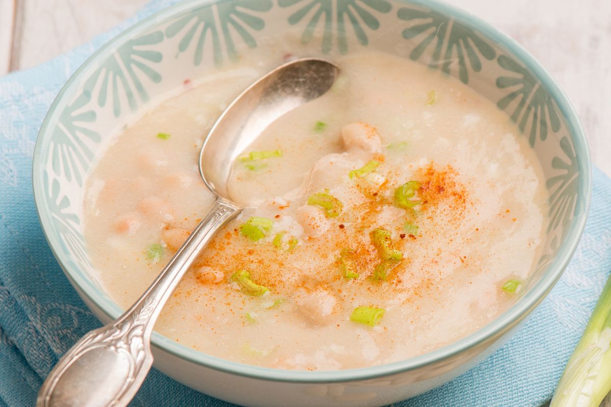 Prosta fasolka w białym sosie