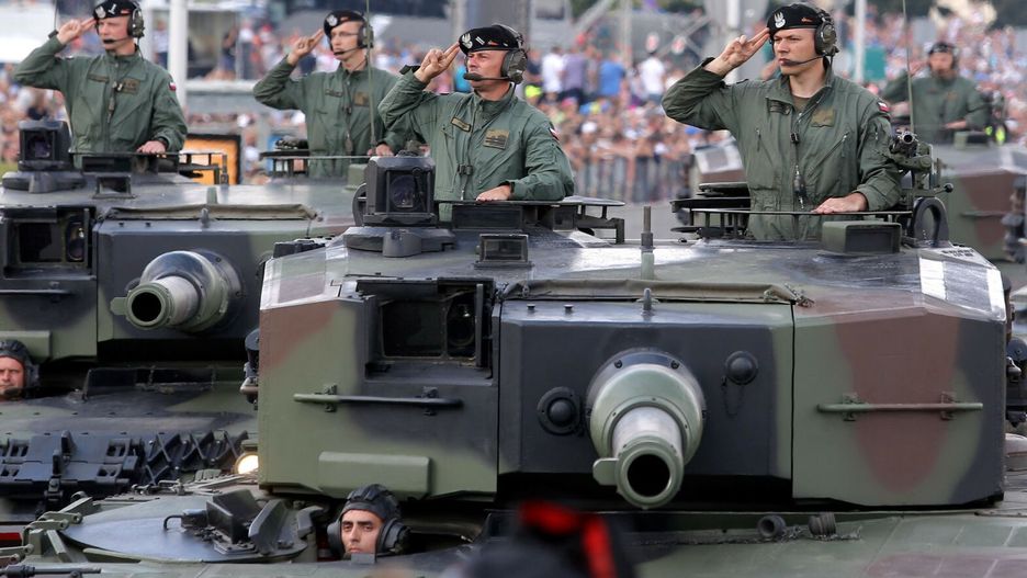 Polscy czołgiści na niemieckich Leopardach.
