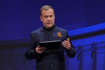 Miedwiediew o Grenlandii. "Mogą zagłosować za dołączeniem do Rosji"