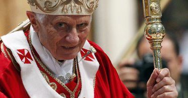 Afera w Watykanie. Benedyk XVI ma zaufanie