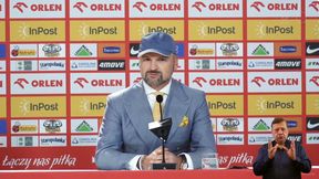 O tej kreacji będzie głośno! Tak ubrał się na konferencję