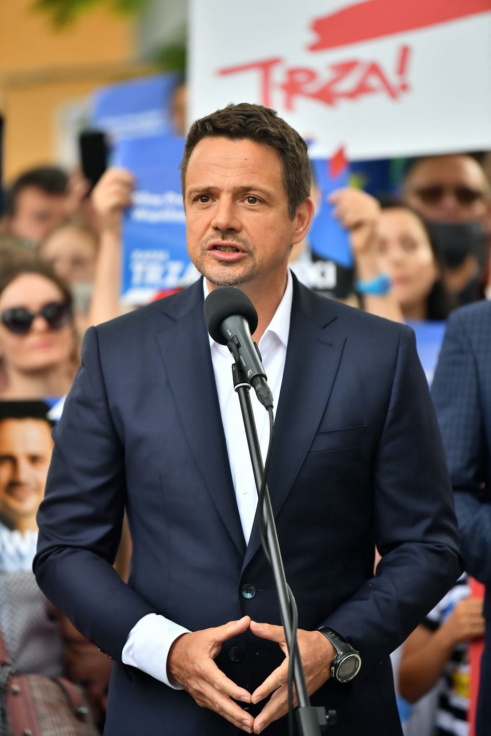 Oborniki Ślšskie, 10.07.2020. Wybory prezydenckie 2020 - II tura. Prezydent Warszawy, kandydat w wyborach prezydenckich Rafał Trzaskowski podczas spotkania z mieszkańcami miasta, 10 bm. przy kinie Astra w Obornikach Ślšskich. (aldg) PAP/Maciej Kulczyński