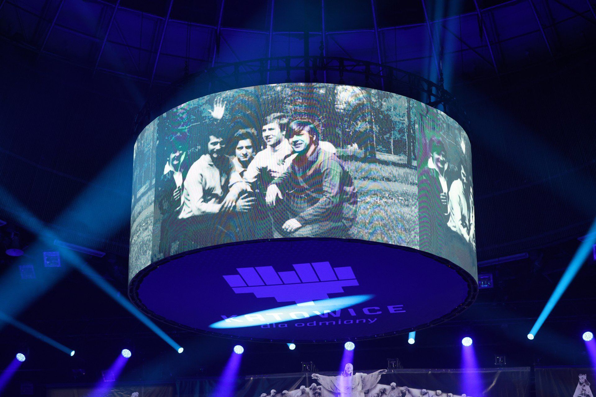 Światło i geometria zdominowały Spodek w Katowicach