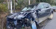 Rozbitym samochodem, bez koła, ale z promilami jechał drogą wojewódzką.