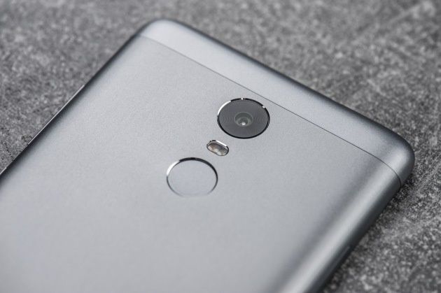 Xiaomi Redmi Note 3 pod kątem aparat