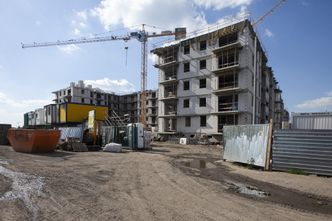 Niedobrze się dzieje na rynku mieszkaniowym. Gigant ostrzega Polaków