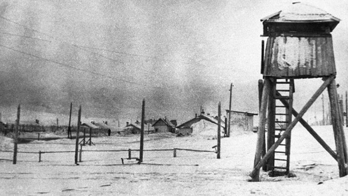 Krupa wyruszał do pracy wcześnie rano, do łagru wracał dopiero późnym wieczorem.