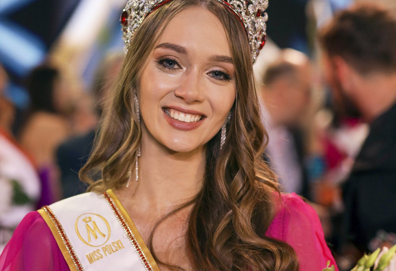 Filip Radwanskidamskie, kobieta, korona miss, lipiec 2022, portret, eyeliner, Aleksandra Klepaczka