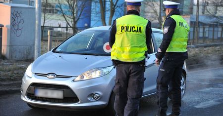 Sąd się pomylił. Kierowca popełnił wykroczenie, ukarano go za przestępstwo