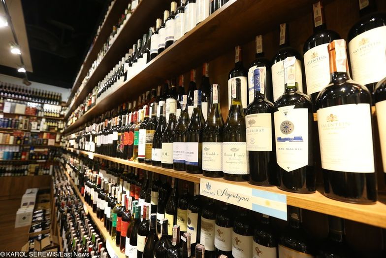 Szykowane jest kolejne uderzenie w branżę alkoholową. Nowe przepisy mogą zniszczyć import wina
