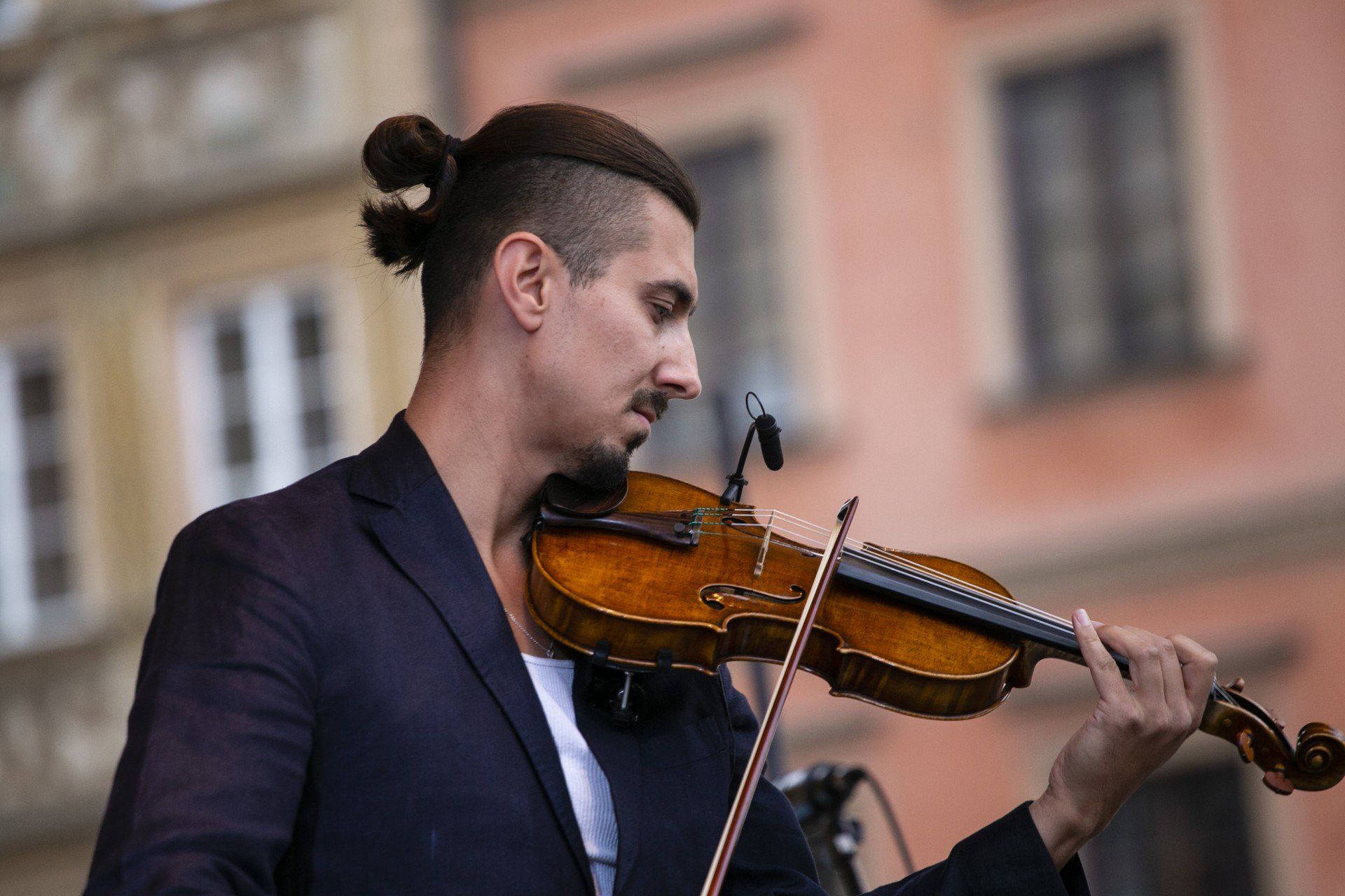 W sobotę (8.11) o godz. 17 w Filharmonii Zielonogórskiej wystąpi Adam Bałdych z prapremiera jego utworu &#34;Pieśni Polesia&#34; skomponowanego na zamówienie Wojciecha Weryszko, Prezesa Towarzystwa Miłośników Polesia i Białkowa.