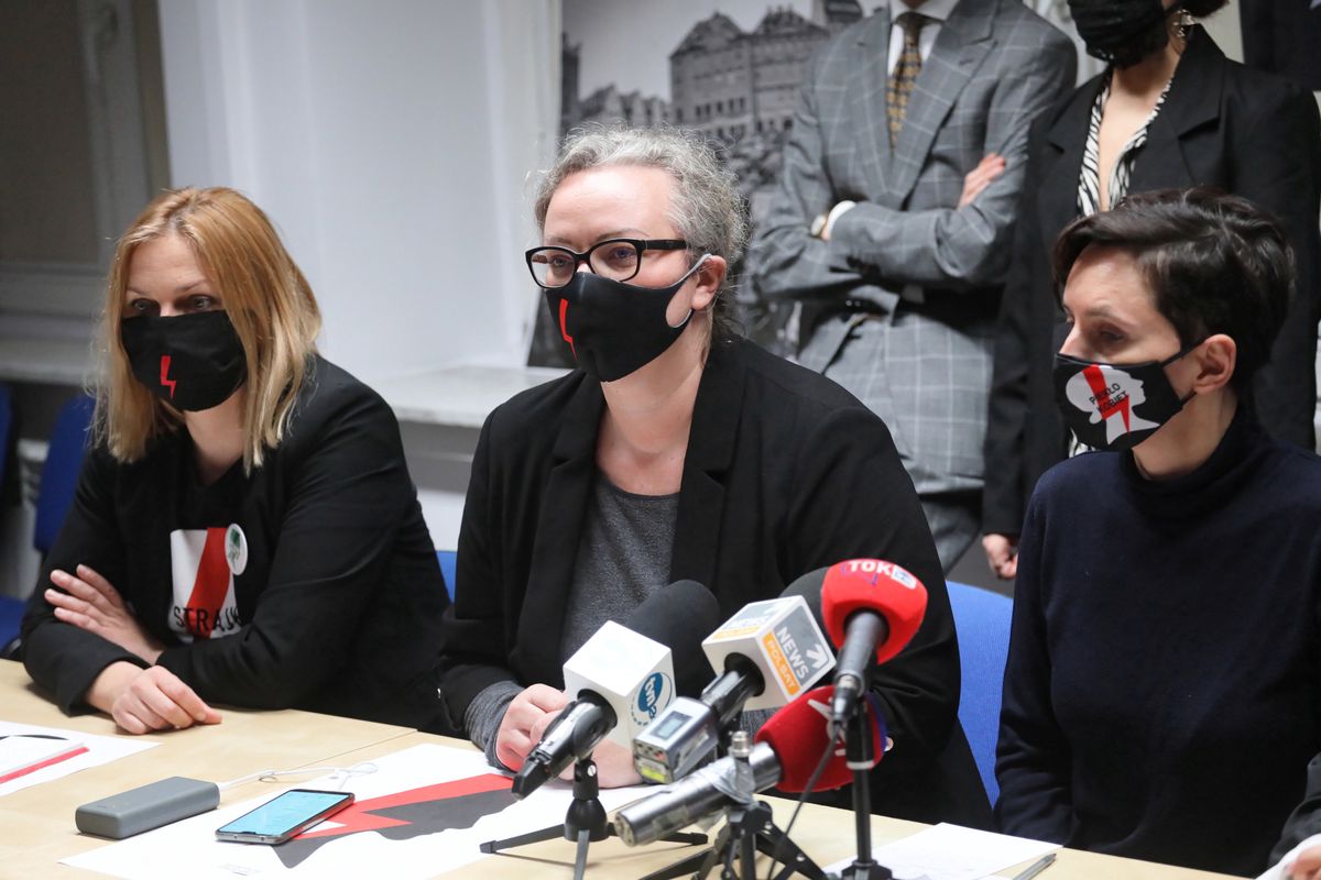 Strajk Kobiet. Dominik Tarczyński ostro. "To są hunowie"