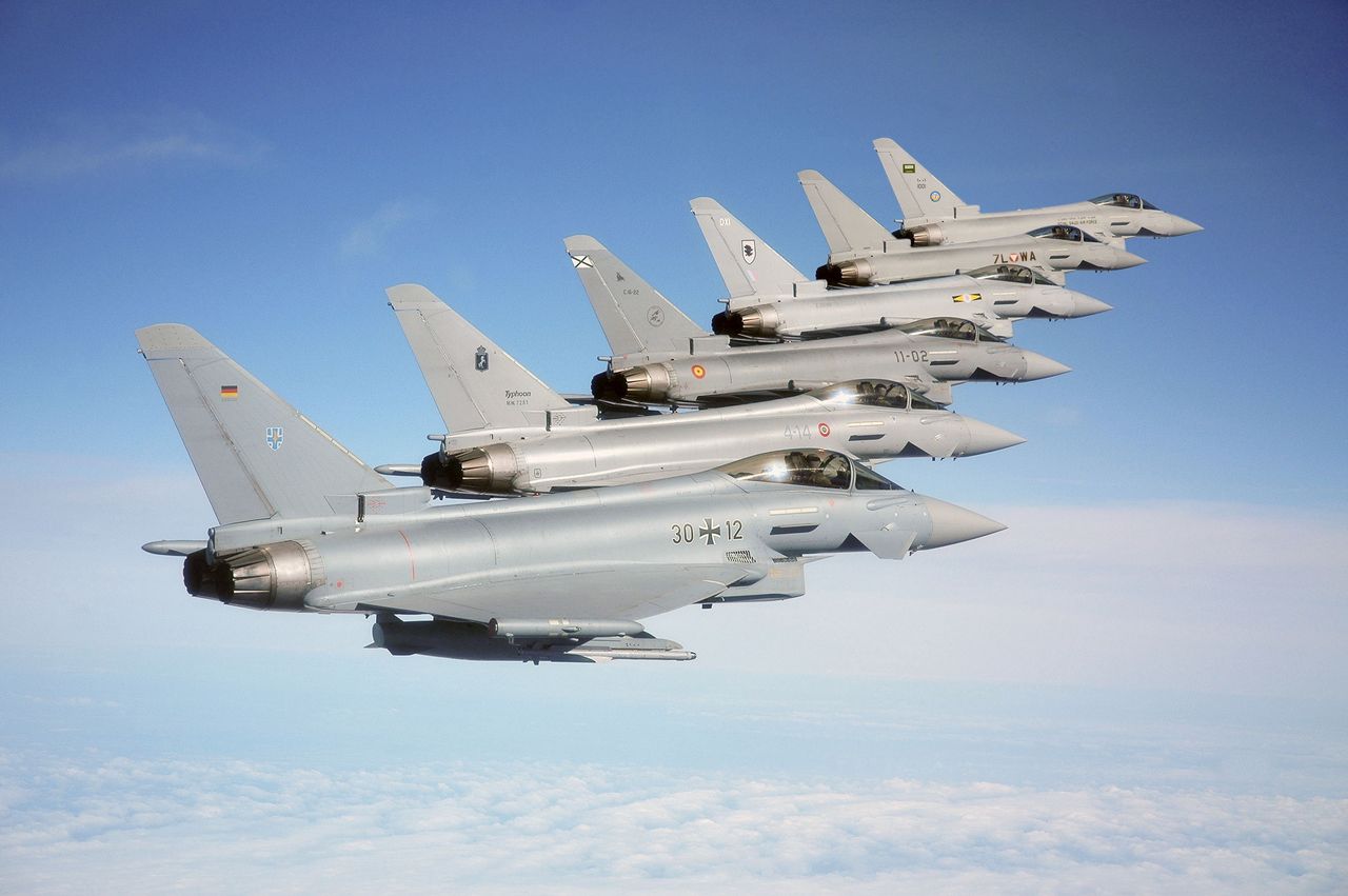 Myśliwce Eurofighter Typhoon.